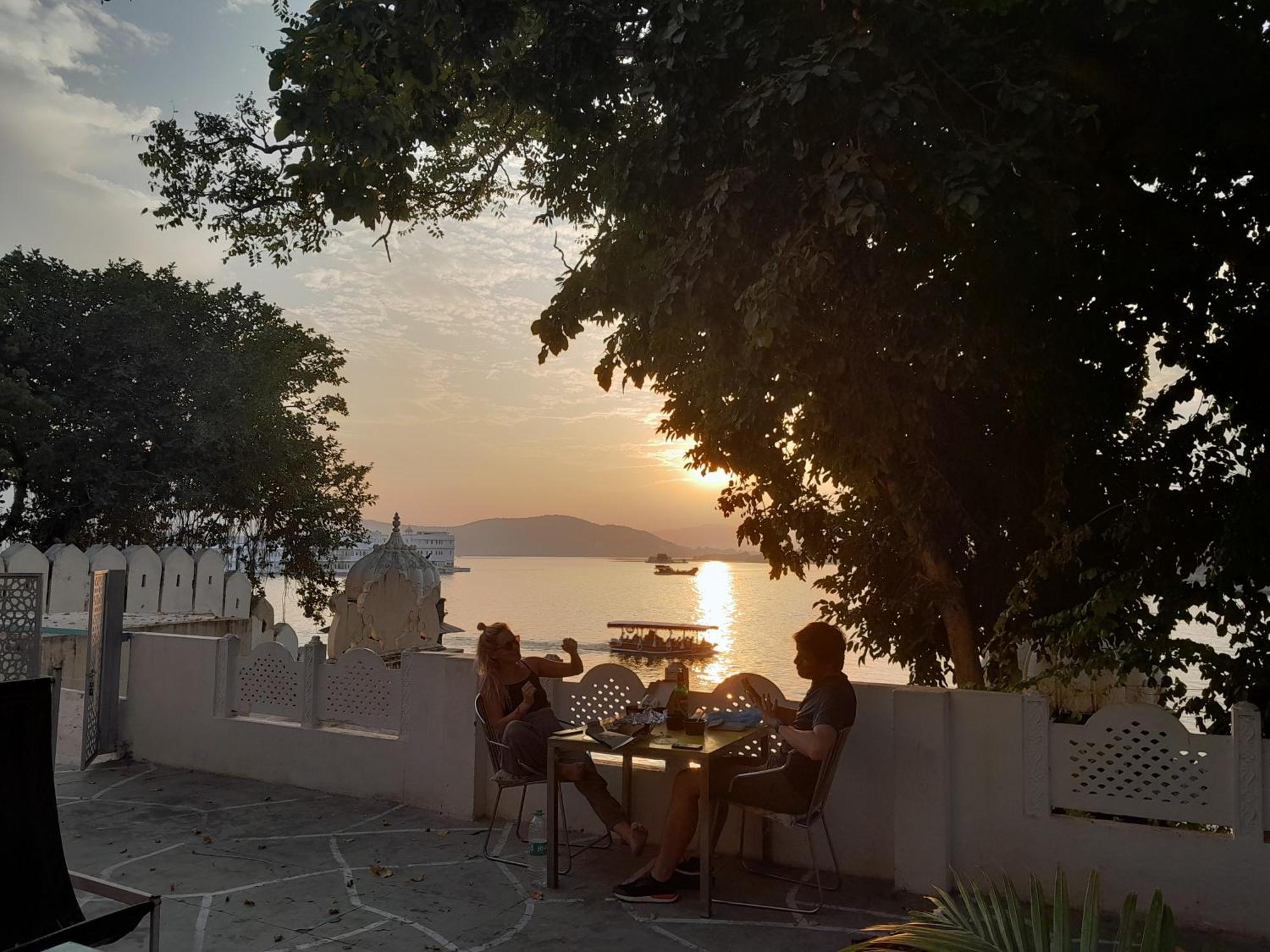 Paddy'S Loft The Lake View Hostel Ουνταϊπούρ Εξωτερικό φωτογραφία