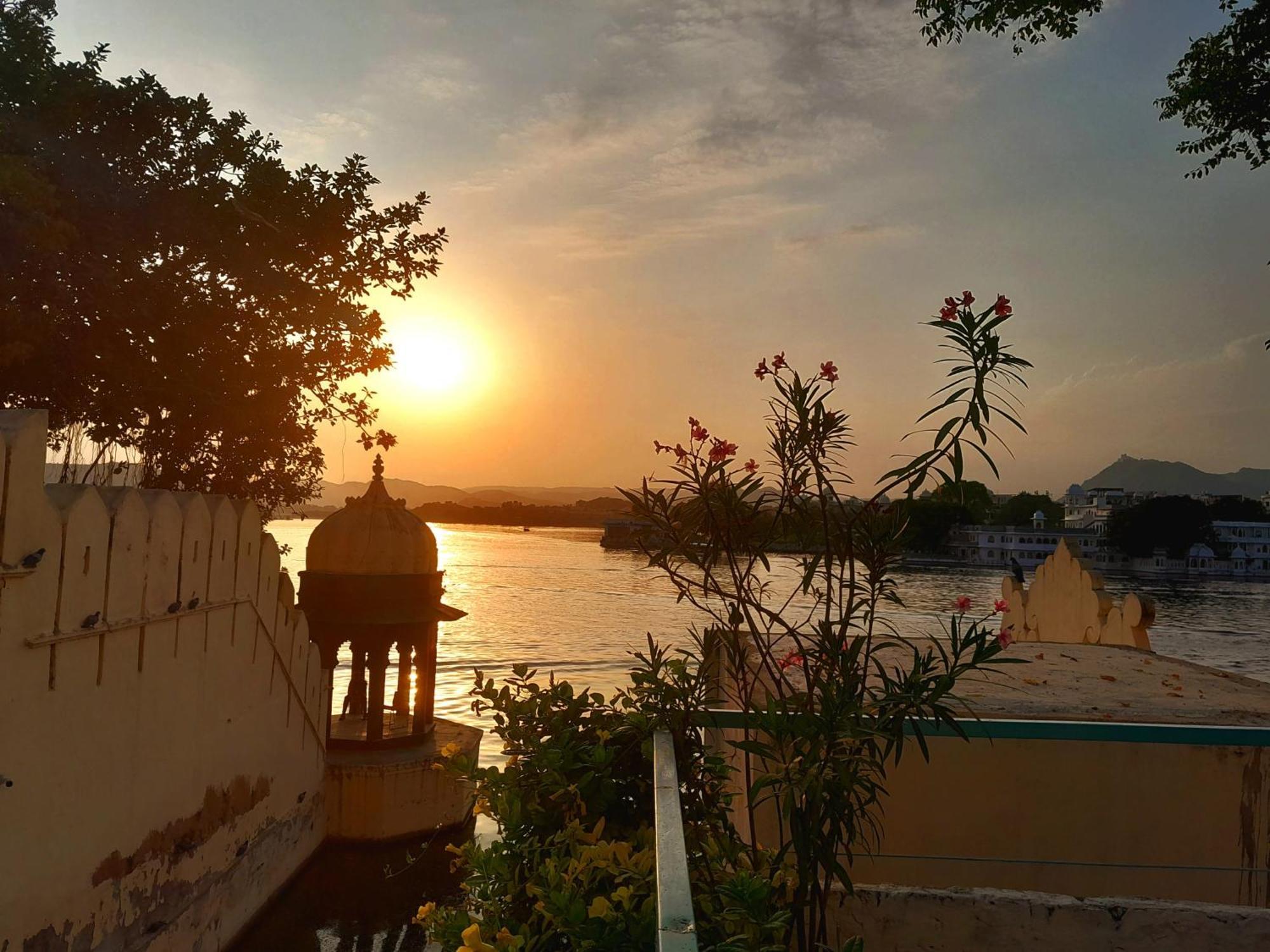 Paddy'S Loft The Lake View Hostel Ουνταϊπούρ Εξωτερικό φωτογραφία