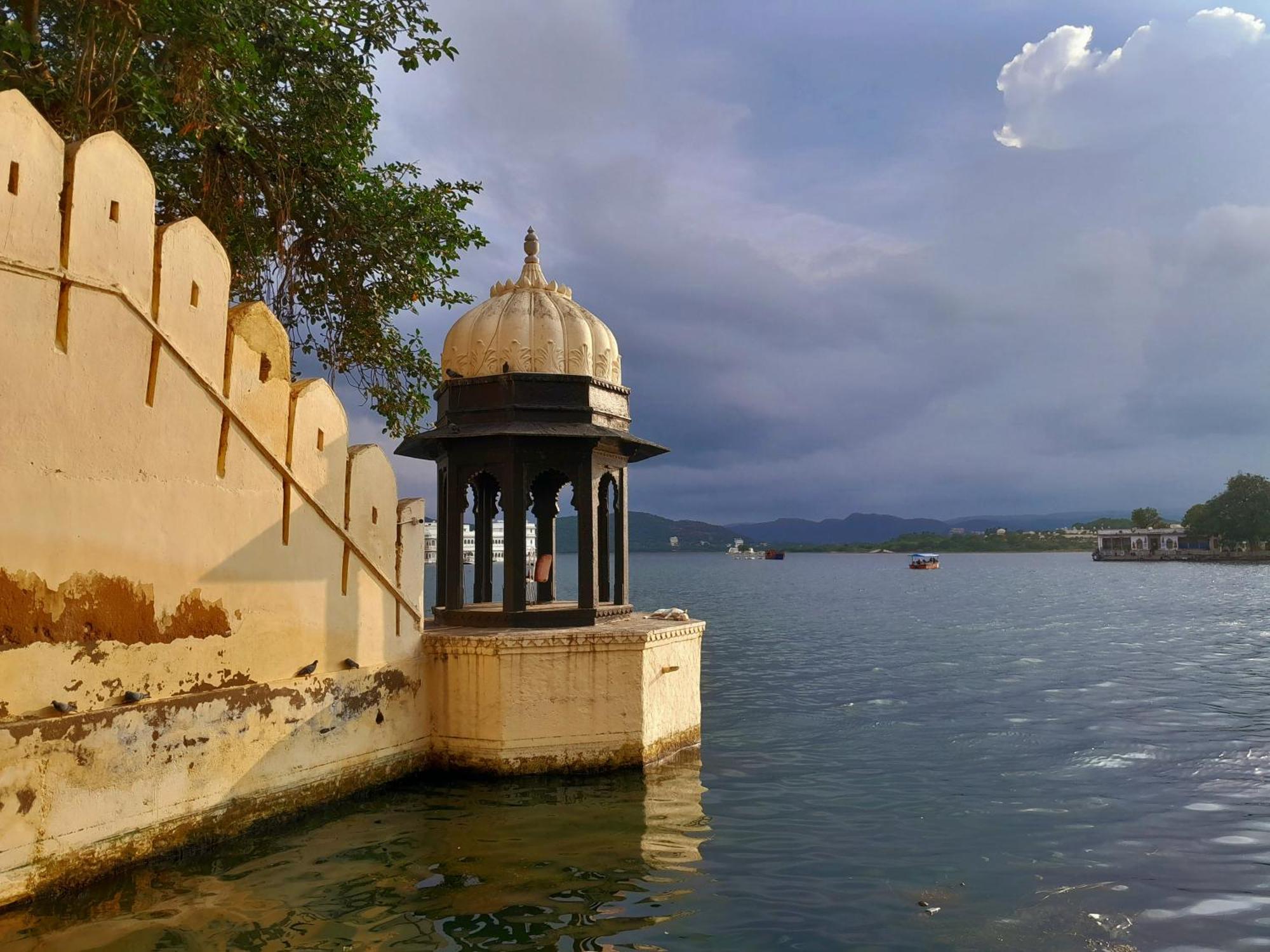 Paddy'S Loft The Lake View Hostel Ουνταϊπούρ Εξωτερικό φωτογραφία