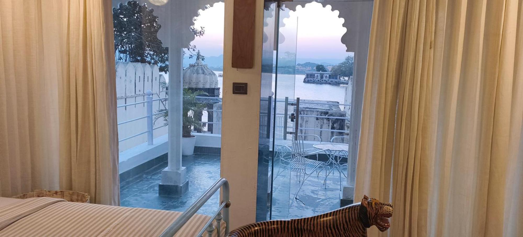 Paddy'S Loft The Lake View Hostel Ουνταϊπούρ Εξωτερικό φωτογραφία
